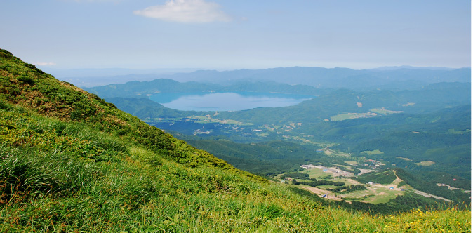 片倉岳から田沢湖を望む